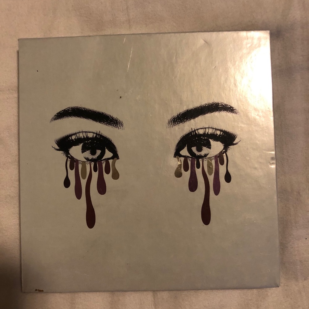 Burgundy palette